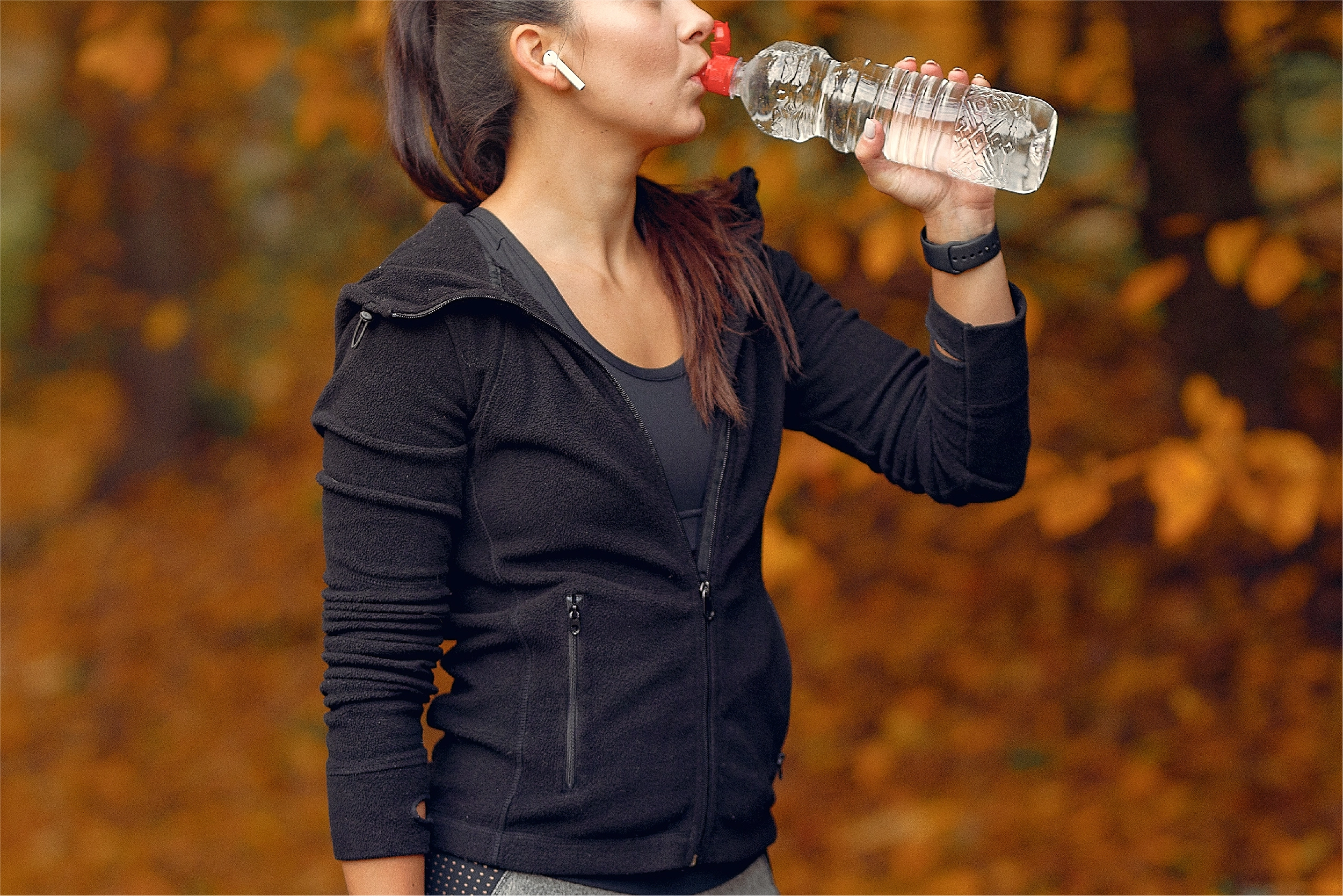 La importancia de mantenerse hidratado/a en otoño